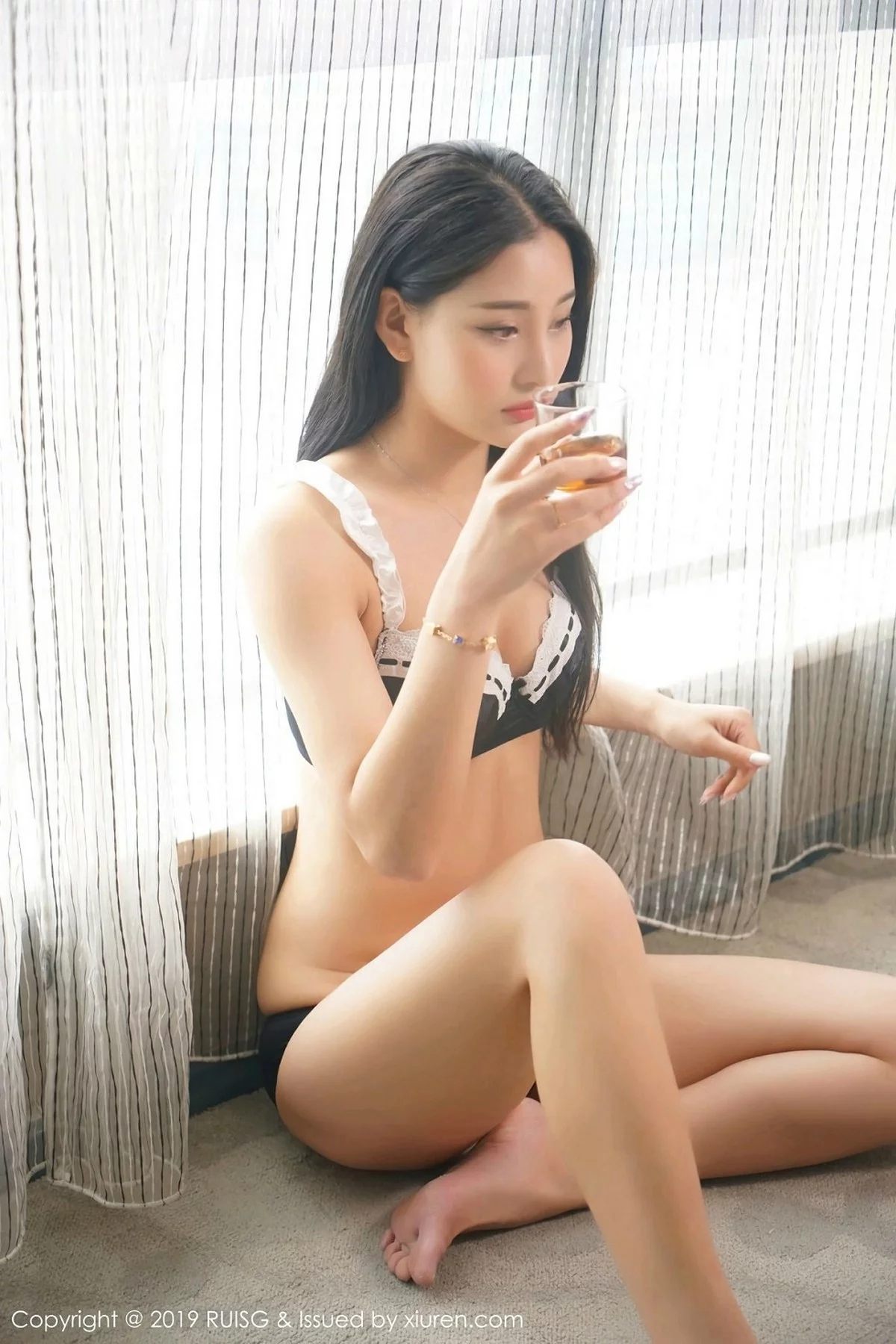 Xrmnw.Com[RUISG瑞丝馆]Vol.057_嫩模楚楚baby性感黑色内衣秀完美身材露豪乳半球诱惑写真50P