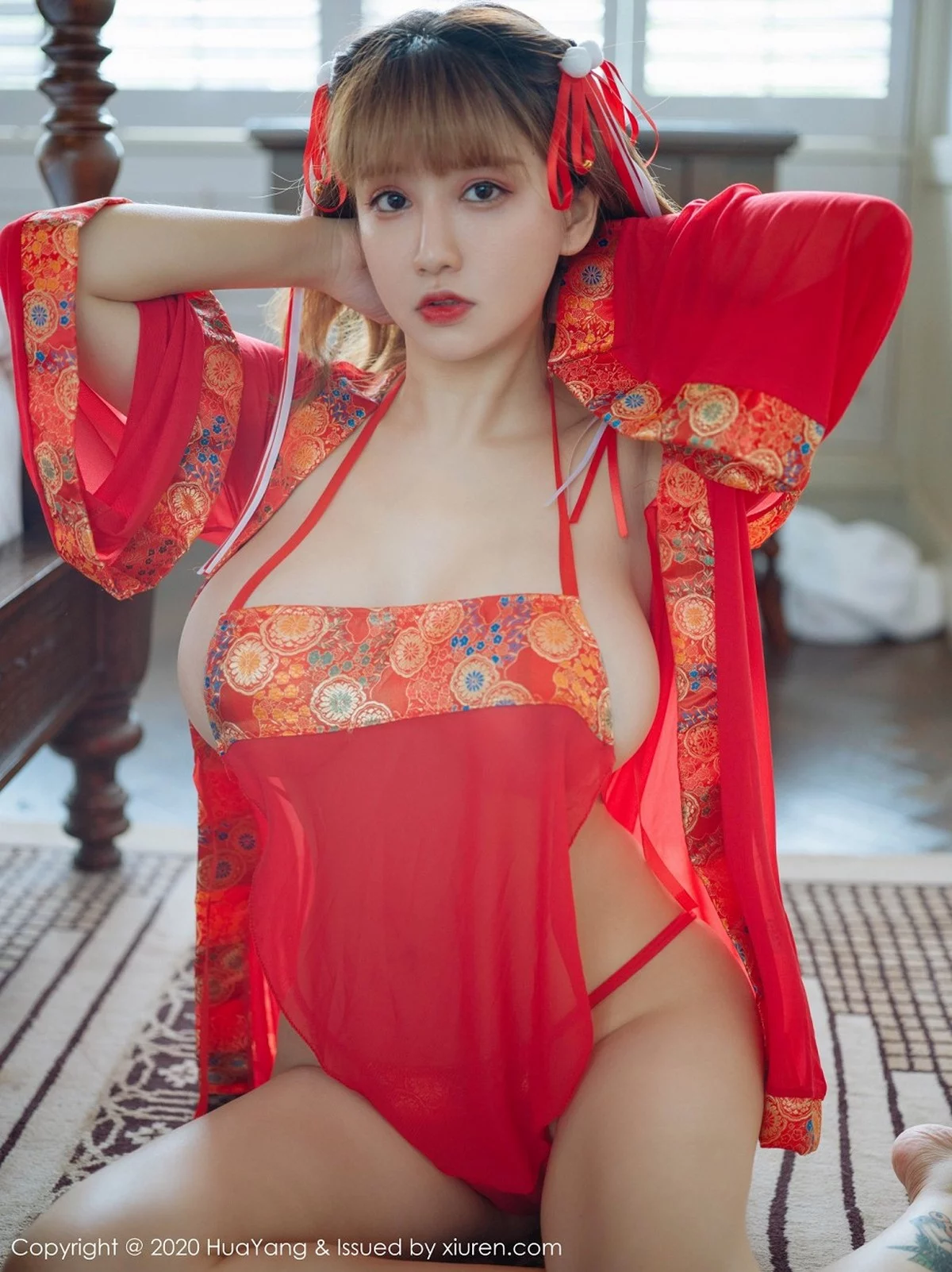 Xrmnw.Com[HuaYang花漾]Vol.321_嫩模周大萌杭州旅拍鲜红服饰主题真空肚兜秀惹火身材诱惑写真40P