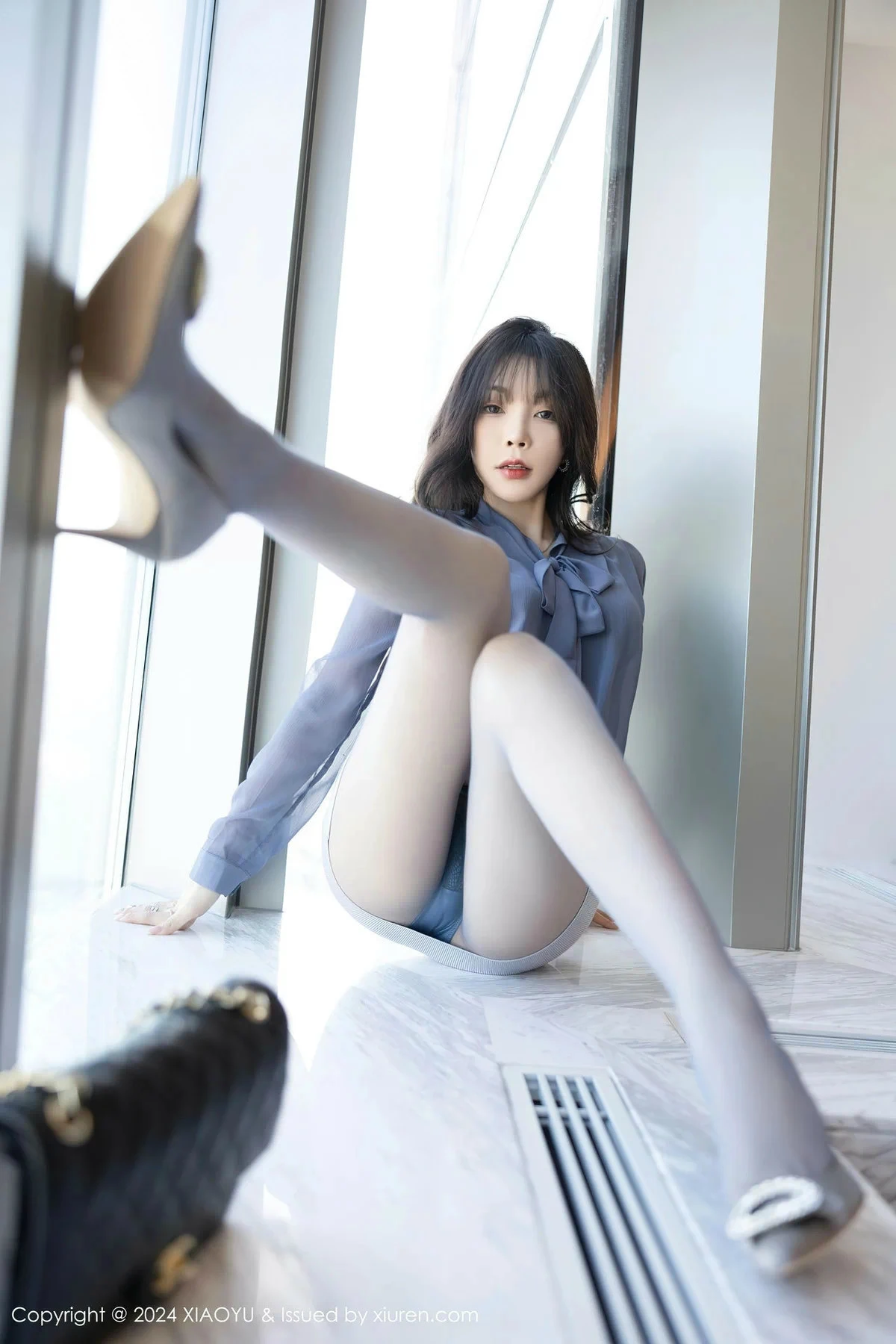 Xrmnw.Com[XiaoYu画语界]Vol.1219_女神徐莉芝Booty蓝灰上衣配短裙露性感内衣秀曼妙身姿诱惑写真92P